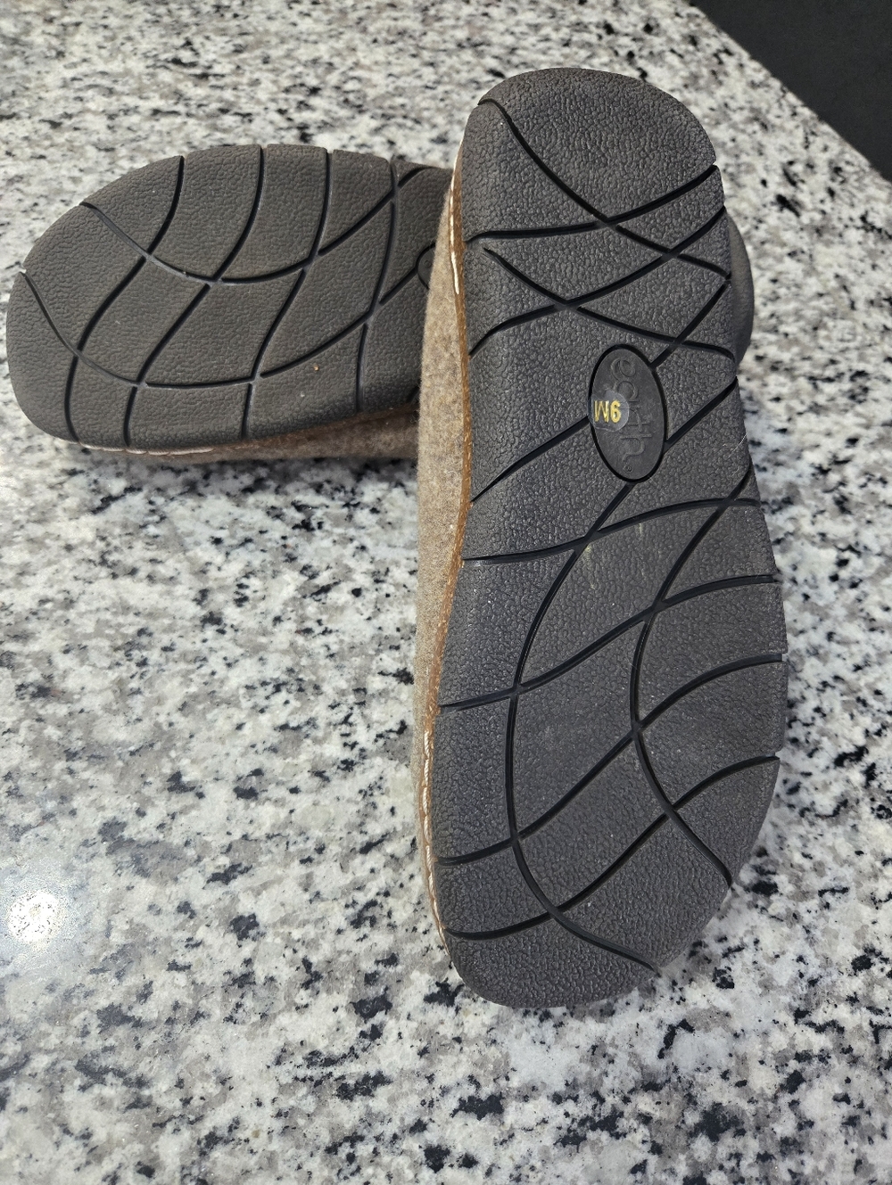 Earth Wool Slip-On Clogs in Heathered Brown Size 9 - Picture 6 of 11